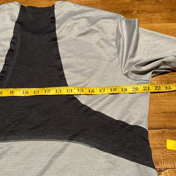 Lululemon Fast & Free Short Sleeve
Sea Salt / Grey Sage - Picture 5 of 6